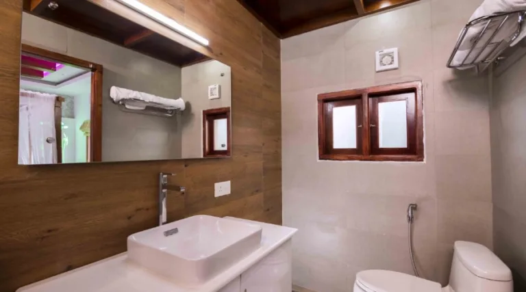 Crociera su Houseboat di Lusso con Tre Camere da Letto 4