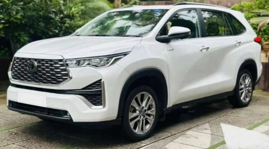 Toyota Innova hycross