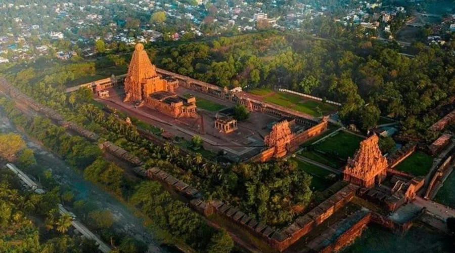 Brihadeeswara: Il Grande Tempio Chola di Thanjavur