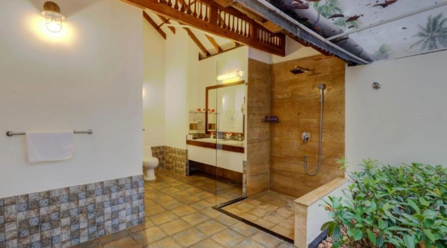 Pool front villa with plunge pool (1)