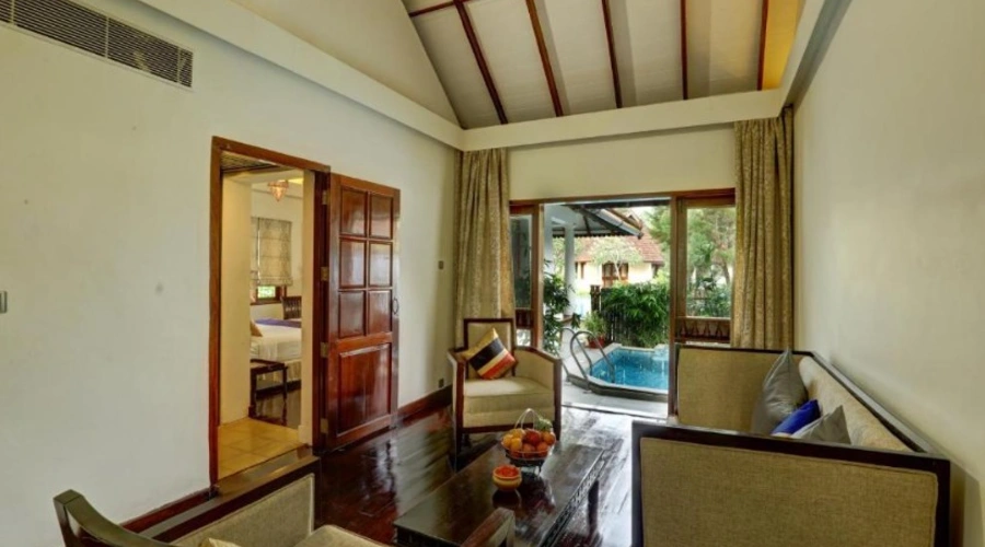 Pool front villa with plunge pool (2)