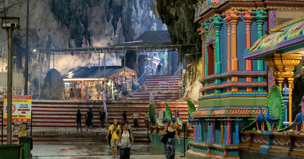 Malesia e Borneo: Oltre i Sentieri del Turismo