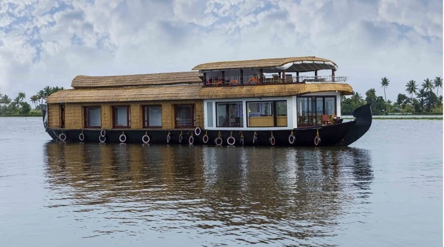 Crociera su Houseboat di Lusso con Tre Camere da Letto 1