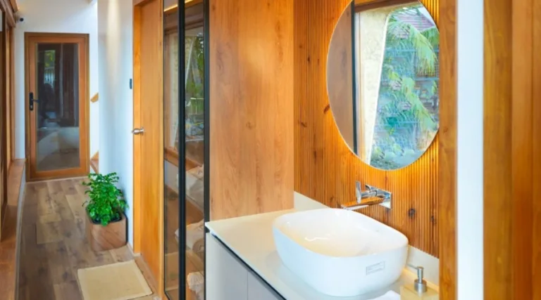 Houseboat-di-Lusso-con-Due-Camere-da-Letto-8