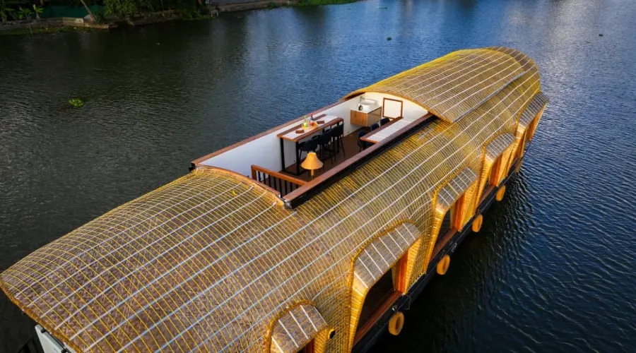 Houseboat-di-Lusso-con-Due-Camere-da-Letto-9
