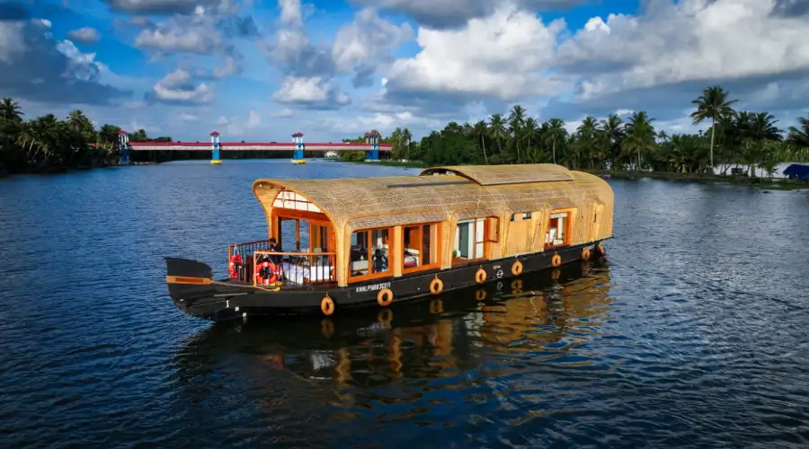 Island of peace houseboat