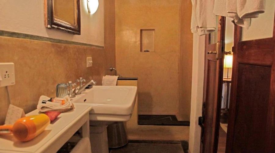 Bungalow-on-the-beach-tharangambadi-4-