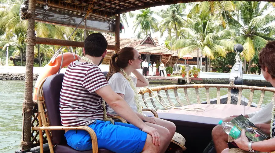 Traditional Shikkara Boat Ride in Kumarakom / Alleppey
