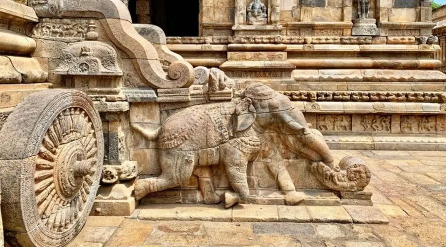 When is the best time to visit India? 1 Temple Carving